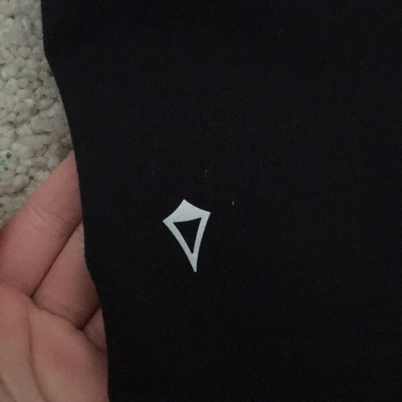 Ivivva cropped black leggings size 12 - Picture 6 of 7